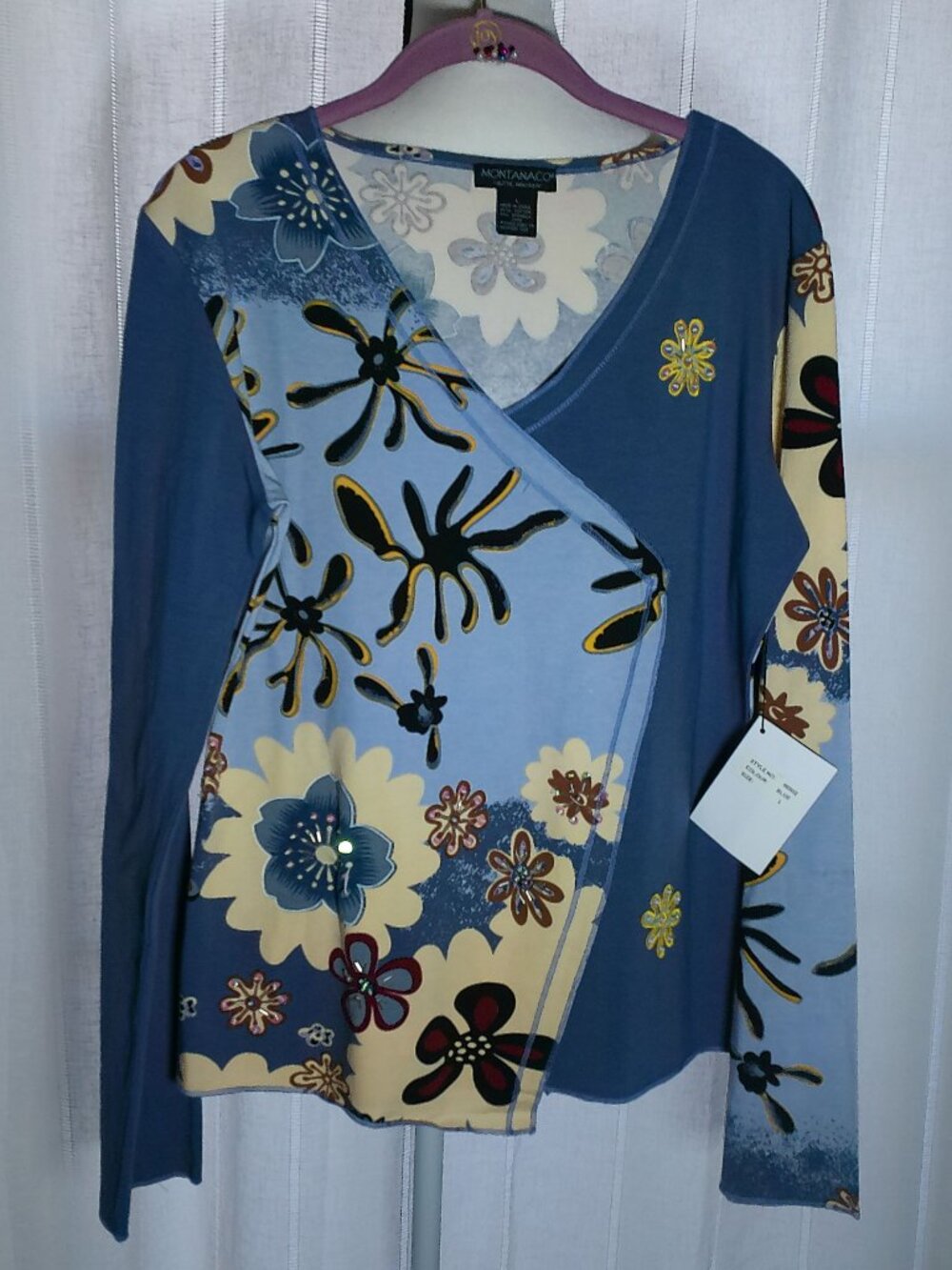 MONTANACO NWT Long Sleeve V-Neck Surplice Medium Blue w/Floral Design Tee L
